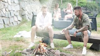 Lesbo Babes Vinna Reed and Mina Get All Holes Drilled In Foursome GP2464