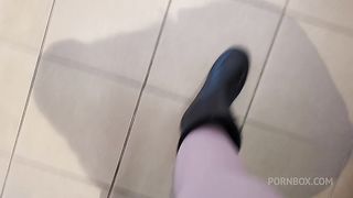 Perfect big ass in a public store
