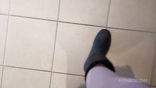 Perfect big ass in a public store