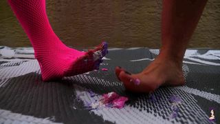 EASTER MESSY FOOT SMASH