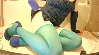 SAMANTHACD31 PLAYING WITH HER SMALL COCK!