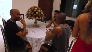 Luna Oliveira fez orgia com os amigos do marido corninho