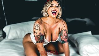 UM SEGUIDOR AQUI DO XV, ESTAVA DODOI E PEDIU PARA A ENFERMEIRA SAFADINHA FAZER ELE GOZAR BEM GOSTOSO COM UMA PUNHETA GUIADA COM OS PES..