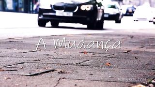 My friend helped me with my move and I gave him my pussy to say thanks. - Oscar Luz e Lunna Real