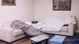 My friend helped me with my move and I gave him my pussy to say thanks. - Oscar Luz e Lunna Real