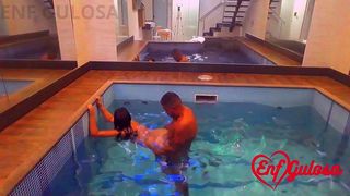 DEI NA PISCINA DO MEU PREDIO PARA O VIZINHO