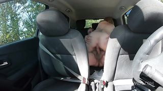 Fada Mel apronta no meio da rua e pede pra botar no rabo