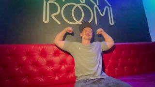 ROLE ALEATORIO DO SAYMONFITNESS NA DARKROOM COM A TAIS HOTWIFE