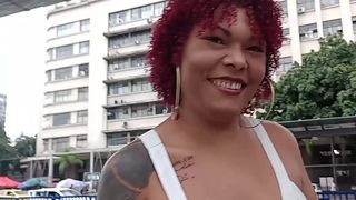 MINHA MULHER SE EXIBINDO NO TRANSPORTE PUBLICO E EU FICO CHEIO DE TESAO