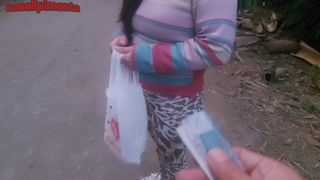 transando com uma gostosa de uma colonia marginal sem camisinha, por algumas latas, safado tira proveito da pobreza e goza ate no cuzinho dela!