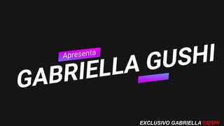 GABRIELLA GUSHI NOVINHA DEU GOSTOSO SEU CUZINHO PARA O BINHO TED E FICOU TODA ABERTA