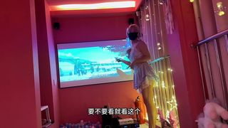 学姐企图用身体来换取论文成绩，毕竟我爸是导师