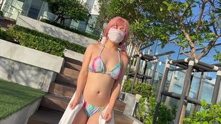 主人的任务二，跪在床上屁股翘起来，让主人拿手玩弄下体