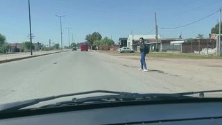 DESCONOCIDA DE LA RUTA ME PAGA EL FAVOR CON SU CULO