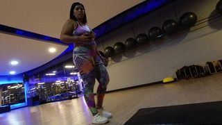 NA ACADEMIA SEM CALCINHA TREINANDO COM TESAO