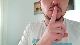 MI HERMANASTRO ME ESPIA COMO ME MASTURBO !