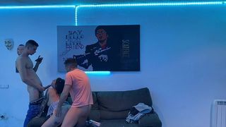 THREESOME WITH TWO HUGE COCKS THAT DESTROY MY PUSSY, WHILE MY FRIEND RECORDS US