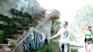 Good anal sex at a abandonned house !