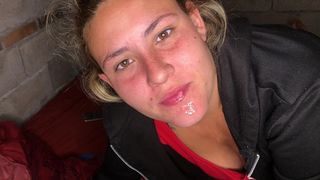 PENDEJA ME CHUPA LA PIJA PORQUE ESTA CON SU PERIODO