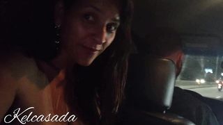 DEI CARONA PARA UM NEGAO QUE EU ESTAVA DOIDA PRA PEGAR E NAO AGUENTEI, PULEI PARA O BANCO DE TRAS E MAMEI ELE ENQUANTO O MARIDO DIRIGIA.