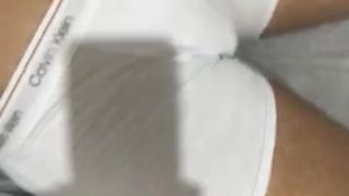 NOVINHO DE PAU DURO NA CUECA BRANCA