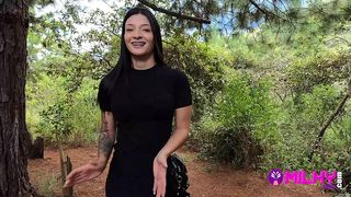 HERMOSO CULO GRANDE PILLADO EN EL BOSQUE