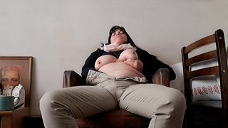 STEPMOM GETS HOT AND STARTS TAKING AND FACING CAMERA