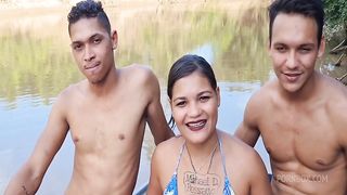 Tigresa Vip sai pra pescar com dois rapazes e acaba fodendo com os dois em cima do barco