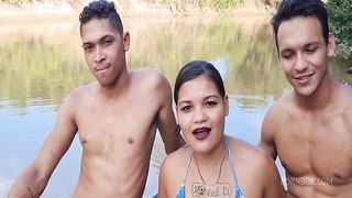 Tigresa Vip sai pra pescar com dois rapazes e acaba fodendo com os dois em cima do barco