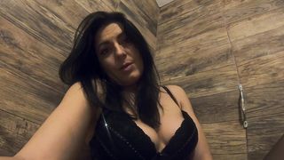 MILFYCALLA-MASTURBATING AND PEEING AFTER IRONING A WINTER PUFFER COAT