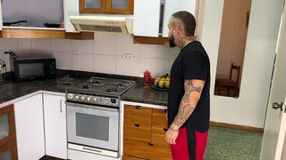 OSO PELUDO ME HACE SU SUMISO Y ME LLENA EL CULO DE LECHE