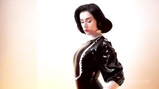 Hot maid in latex and naked ass