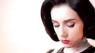 Hot maid in latex and naked ass