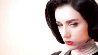 Hot maid in latex and naked ass