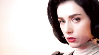 Hot maid in latex and naked ass