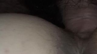 GRETALA, SI FA SCOPARE LA FICA IN SILENZIO MENTRE SUO MARITO RUSSA SUL DIVANO