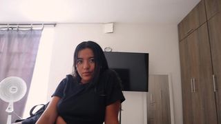 MI HERMANASTRA LLEGA DE VISITA Y COME UN POCO DE MI VERGA