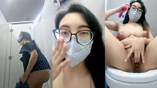 PUBLIC BATHROOM SHOW WITH A CUTIE PINAY