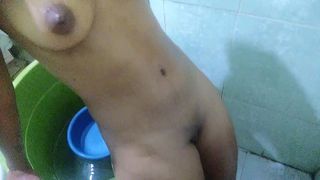 RICA MORENA SEDIENTA DE SEMEN QUIERE QUE LA PARTAN