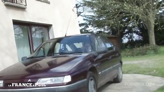 Angie, prof nympho, offre sa chatte et son cul a son nouvel eleve!