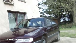 Angie, prof nympho, offre sa chatte et son cul a son nouvel eleve!