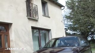 Angie, prof nympho, offre sa chatte et son cul a son nouvel eleve!