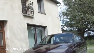 Angie, prof nympho, offre sa chatte et son cul a son nouvel eleve!