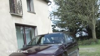 Angie, prof nympho, offre sa chatte et son cul a son nouvel eleve!