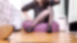 Black pantyhose feet ignore