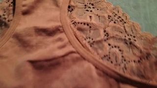 LOS CALZONES DE MI SUEGRA QUE MUJER TAN MAS SABROSA