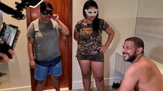BASTIDORES DA PRIMEIRA VEZ NO PORNO DO CASAL DE LESBICAS TRANSANDO COM DOIS AMIGOS NO MOTEL