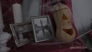 Cutie celebrates Halloween by having anal sex with her man