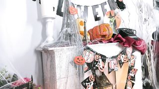 Cutie celebrates Halloween by having anal sex with her man