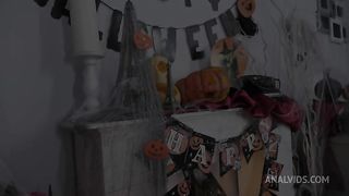 Cutie celebrates Halloween by having anal sex with her man